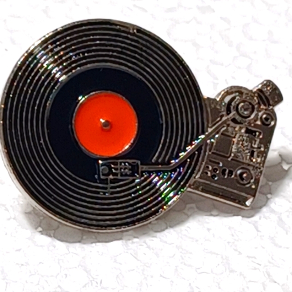 CUTE DJ TURNTABLE LAPEL PIN